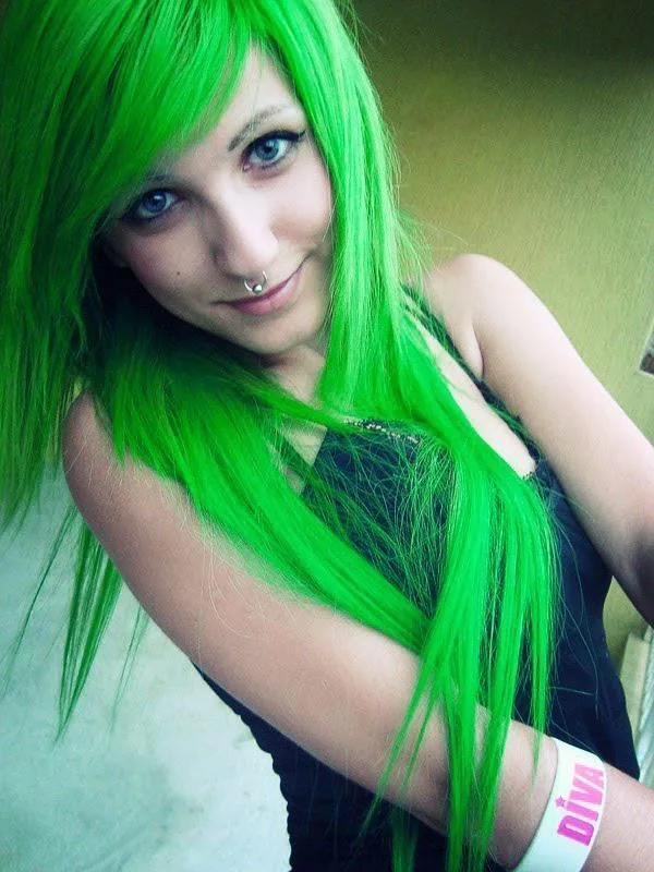 Sleek GreenScene Hairstyle