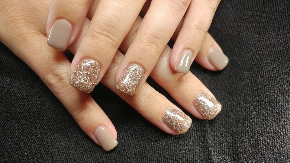 Champagne And Earl Grey Nails