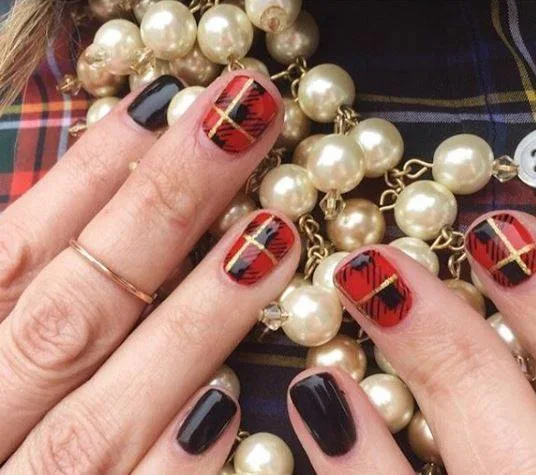 Red & Black Plaid Print On Nails