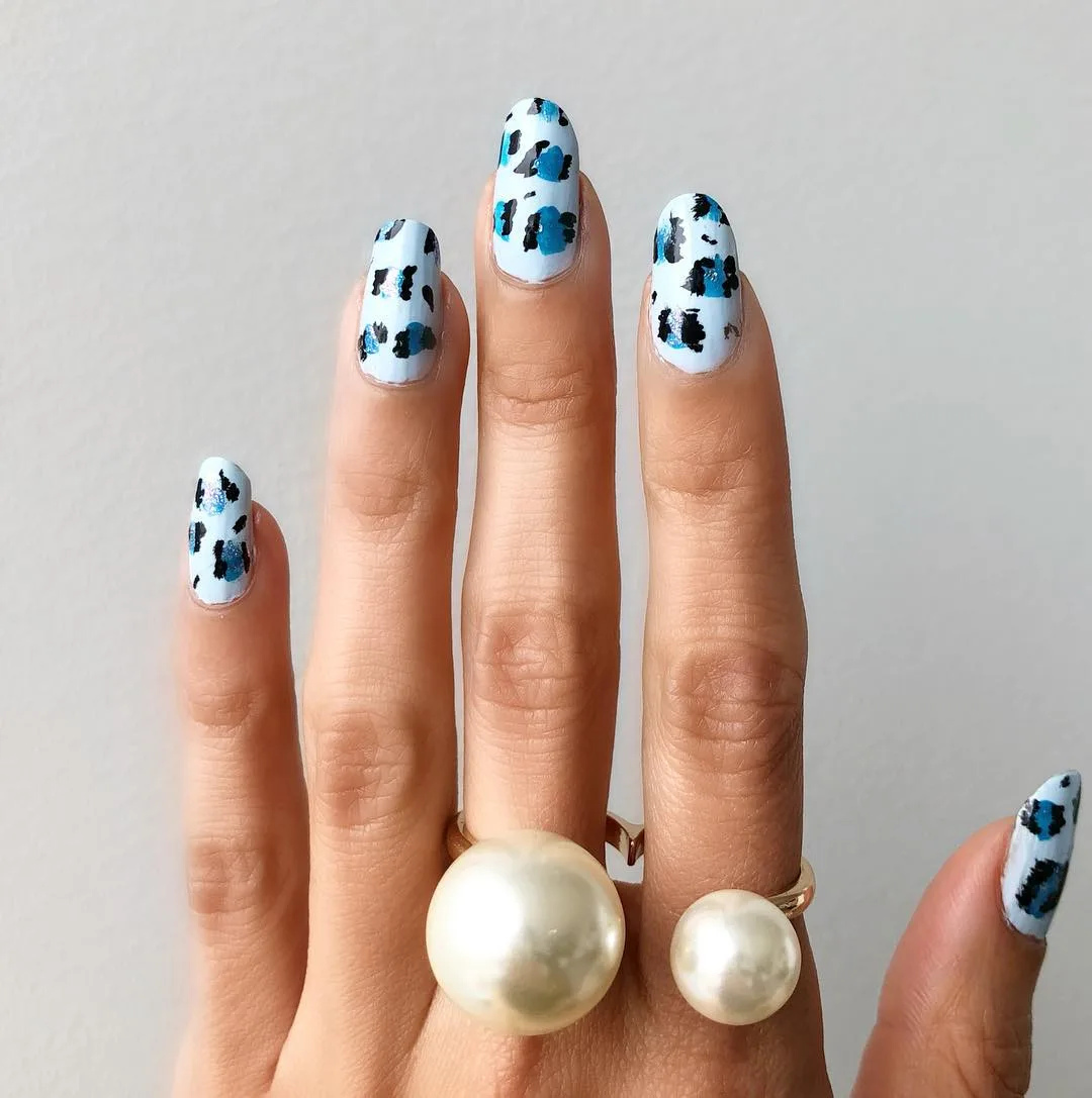 Blue Cheetah Print Nails