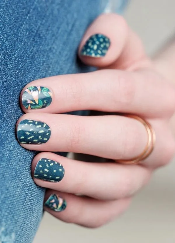 Pretty Easy Nail Design On Dark Base