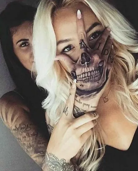 Ultimate 3D skull tattoo on hand.
