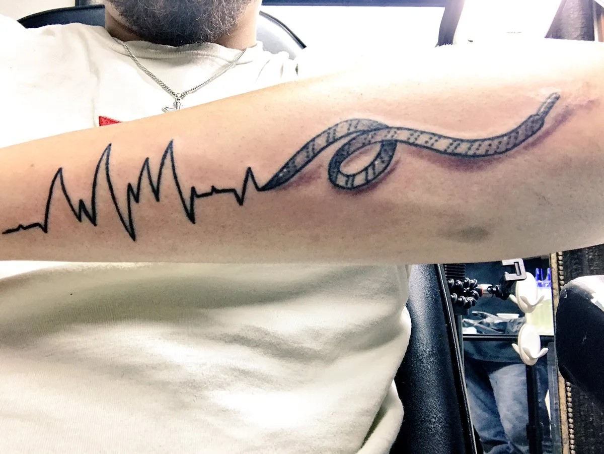 Heartbeat That Transitions Into A Shoelace.