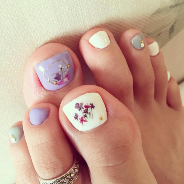 61 Stunning Wedding Toe Nail Ideas For Your Big Day - Blurmark