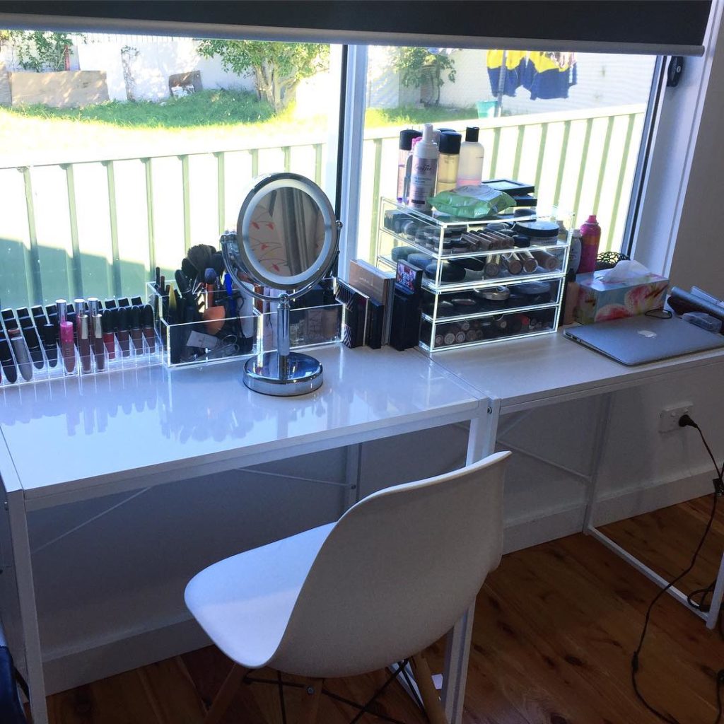 55 Great Makeup Vanity Decor Ideas to Adorn Your Home in Style - Blurmark