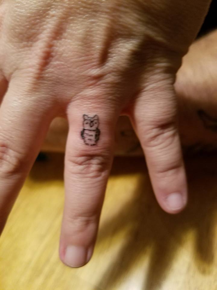 Simple Tiny Owl Tattoo On Ring Finger - Blurmark