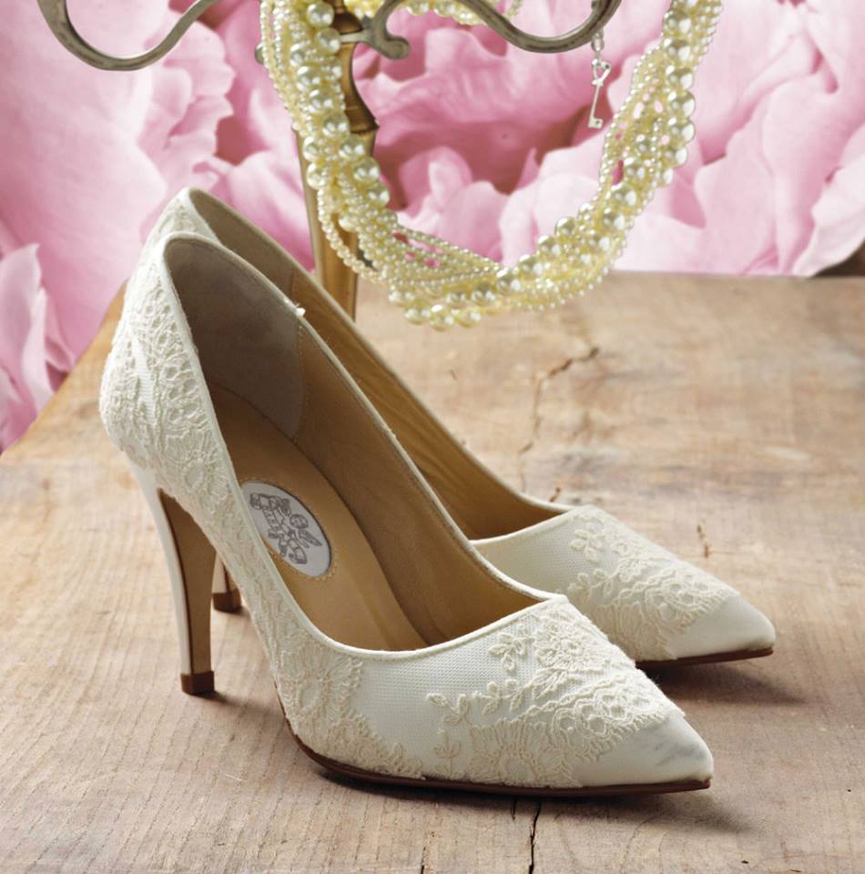 Scintillating Vintage Wedding Shoes to Wear on Themed Weddings