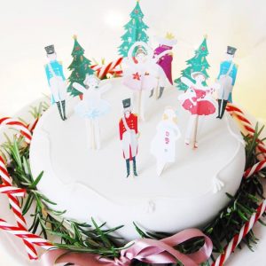 Lovely Christmas Cake Decoration