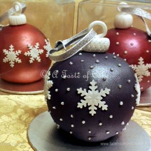 Stunning Christmas Cake Bubble Decorated With Snowflakes