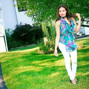 White Ripped Jeans With Floral Top Ad Dark Blue Heels