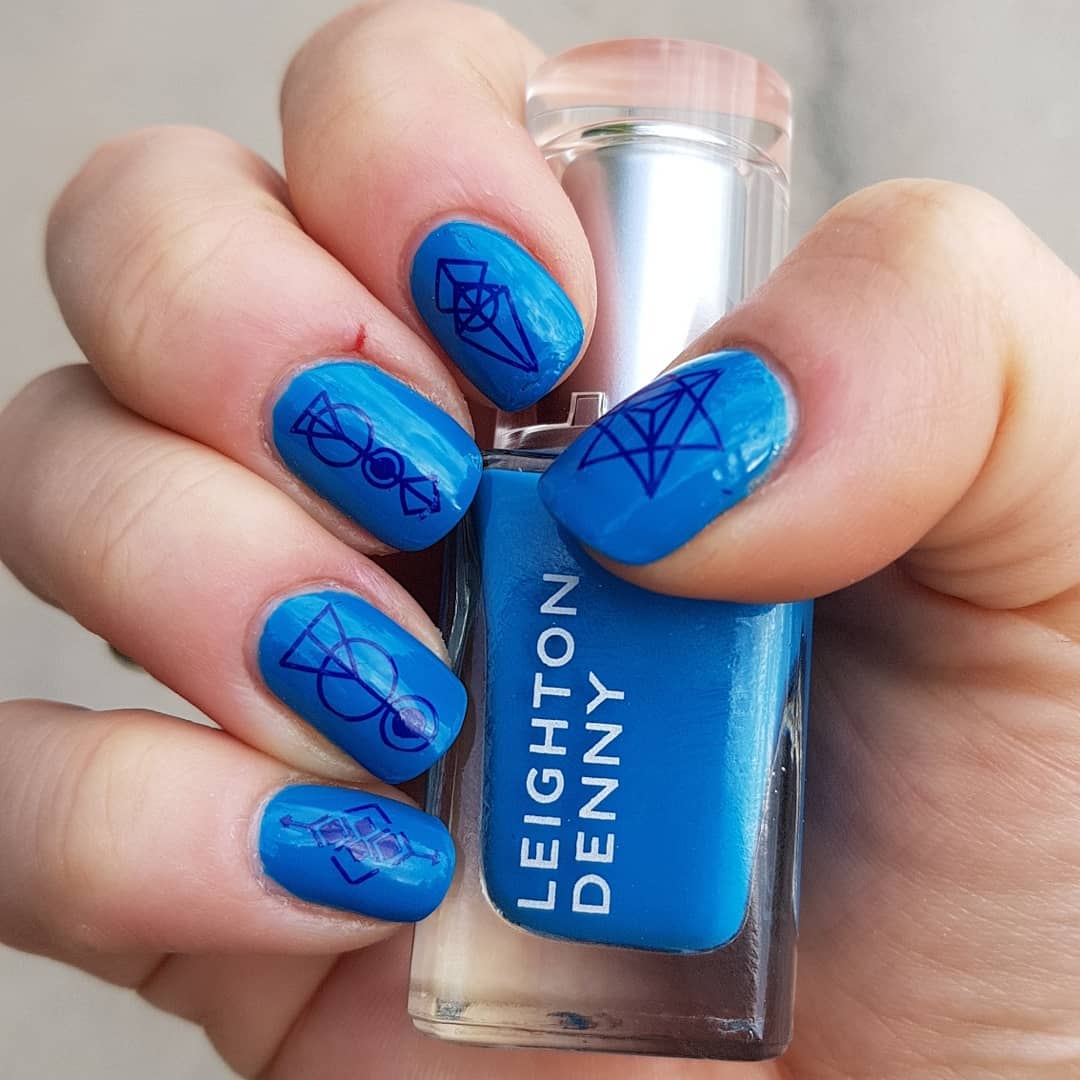 Blue Artistic Geometric Nails