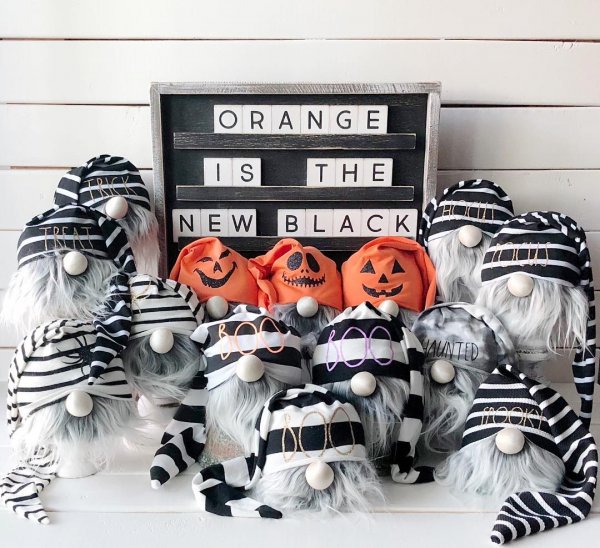 Adorable Halloween office decor idea. Pic by mylissadennis