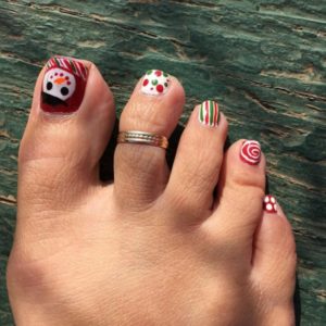 Cute red, green and white toe nails with snowman. Pic by allishephard