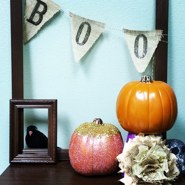 Pumpkin, crow and boo for Halloween office decoration. Pic by yolandalaflormorada