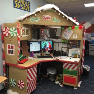 21 Simple Office Christmas Decoration Ideas Which Are The Best - Blurmark