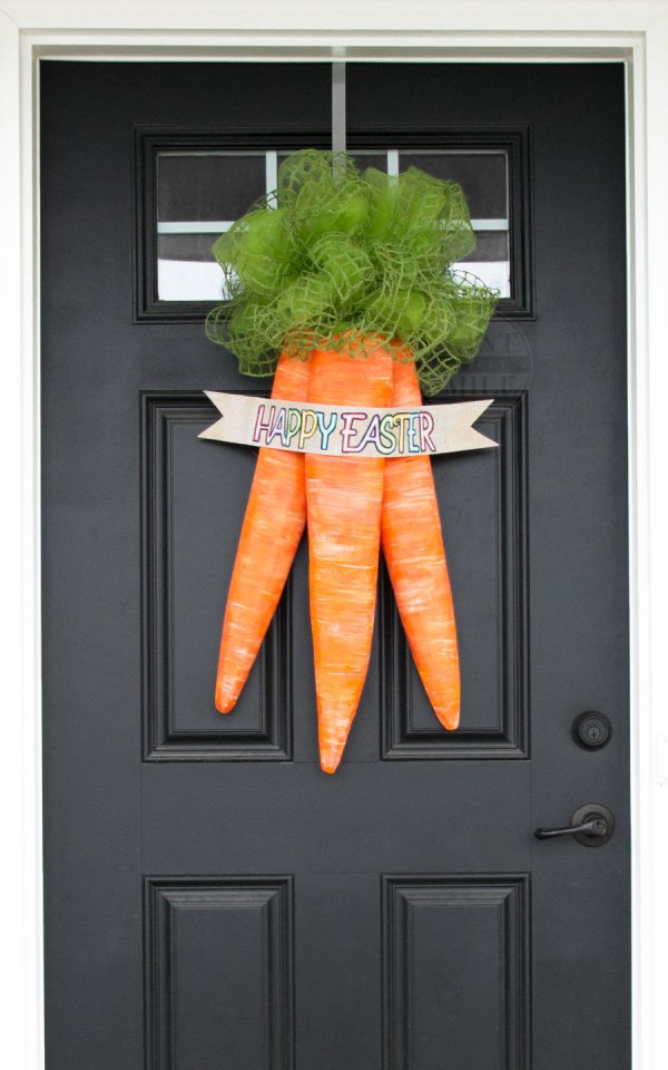 DIY carrot door hanger for Easter.