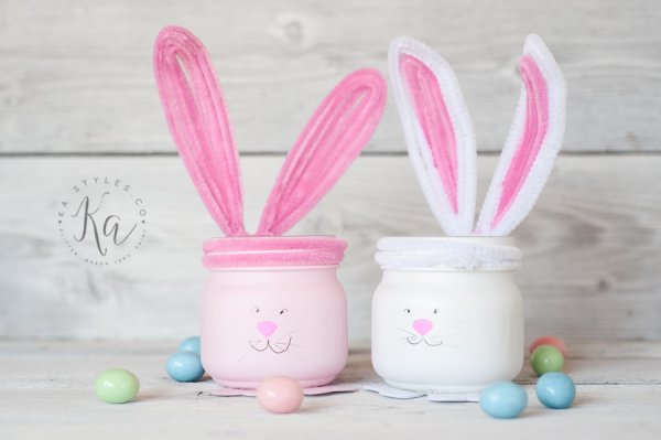 Pretty Easter bunny mason jar decor.