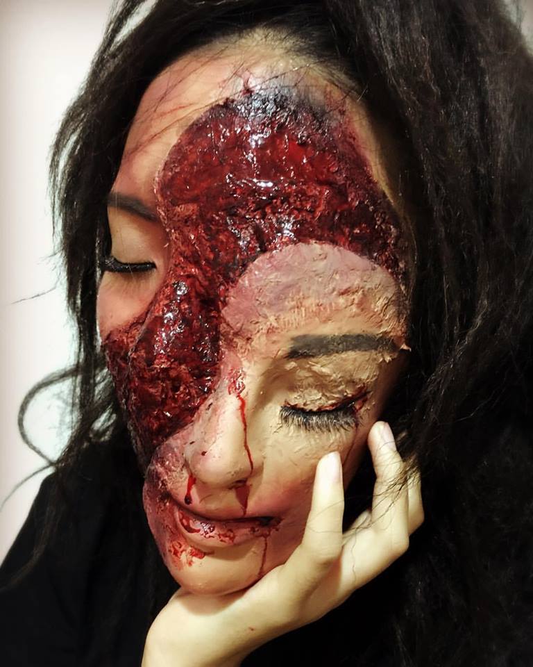 Gory Special Effects Torn Face Halloween Makeup